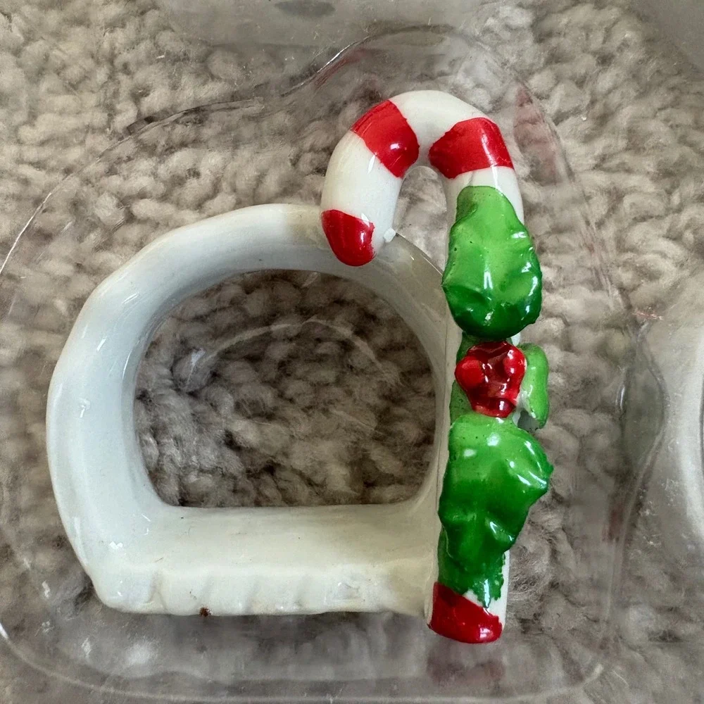 Vintage Set of 4‎ Porcelain Napkin Rings Candy Cane Holly Holiday Table Decor